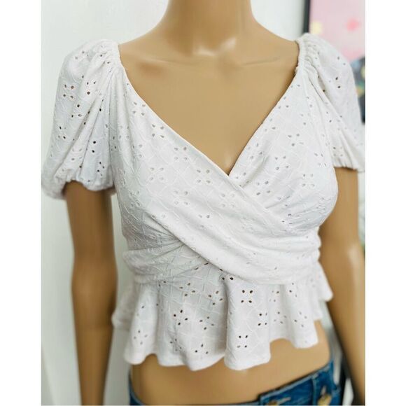 Topshop Tops - Topshop Eyelet Summer Blouse Size 4